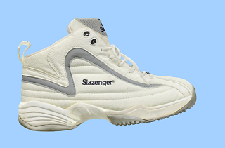 Slazenger 高帮候选款的侧面照片。警方鞋款专题还展示篮球鞋款。低帮与高帮是两种候选鞋面，公开照片没有确认案发者实际穿的是哪一种。